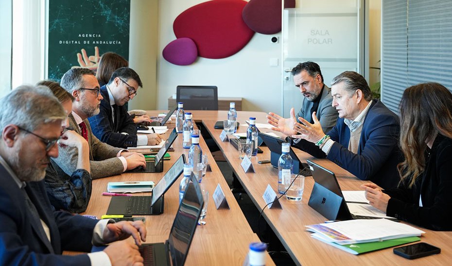El consejero de la Presidencia, Antonio Sanz, presidió la reunión del Consejo Rector de la Agencia Digital de Andalucía.