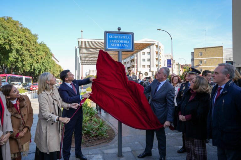Inauguracion-de-Glorieta-Enfermeria-Sevillana-por-el-alcalde-en-Nervion.jpeg