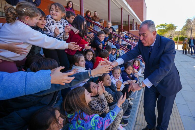 Inauguracion-de-obras-en-CEIP-Angel-Ganivet-como-parte-de.jpeg