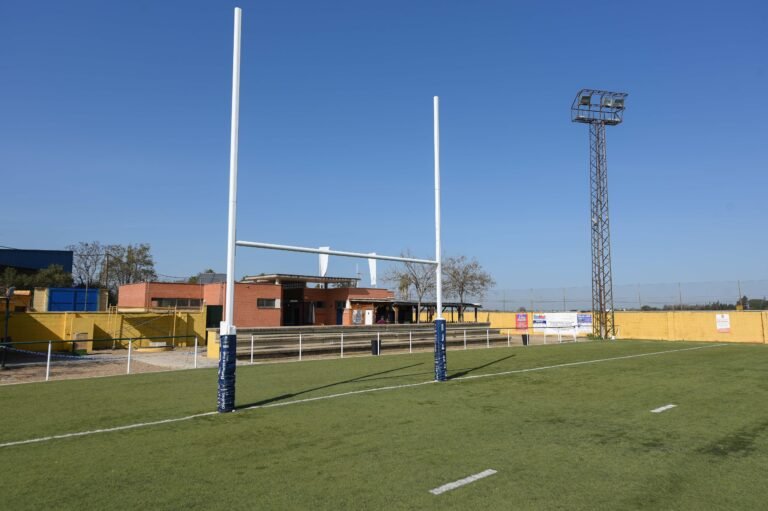 Renovacion-de-hierba-artificial-en-campo-de-rugby-de-San.jpeg