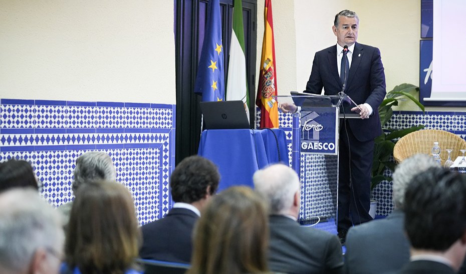 El consejero de la Presidencia, durante su intervención en la jornada de la Asociación de Constructores y Promotores de Sevilla (Gaesco).