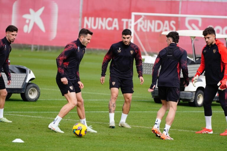 Entrenamiento-del-lunes-17-de-marzo-en-la-Ciudad-Deportiva.jpeg