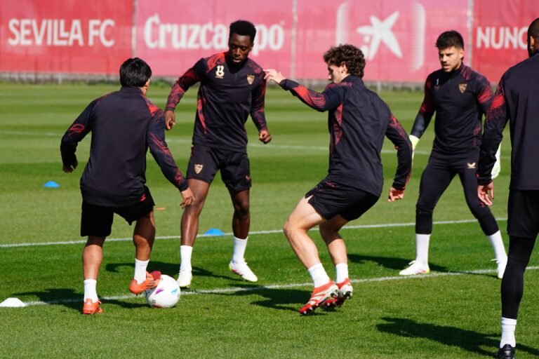 Entrenamiento-del-martes-con-mas-canteranos-presentes-en-el-Sevilla.jpeg