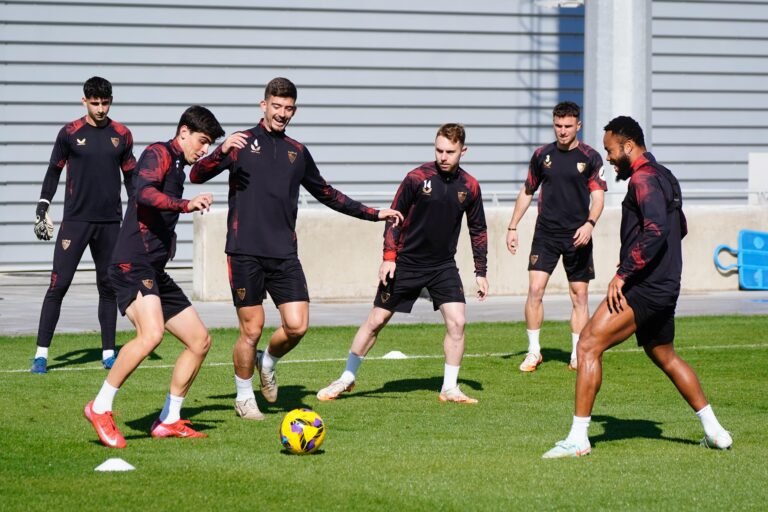 Kike-Salas-regreso-al-grupo-en-Sevilla-FC.jpeg