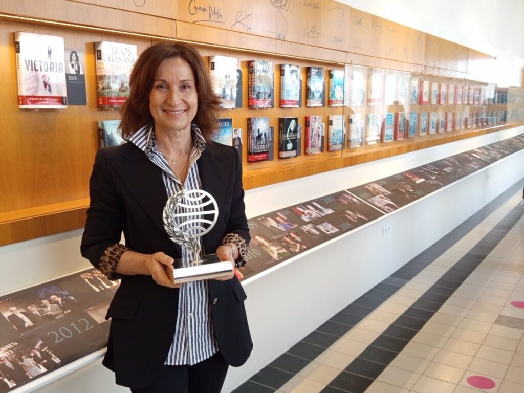Victoria-de-Paloma-Sanchez-Garnica-en-la-galeria-del-Premio-Planeta.jpg
