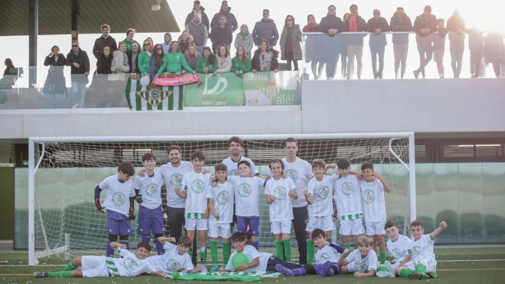 El-alevin-D-del-Real-Betis-Balompie-se-corona-campeon.jpg