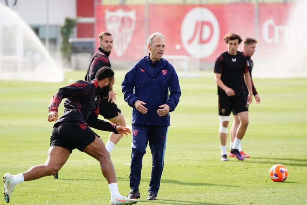Entrenamiento-del-Sevilla-FC-el-15-de-abril.jpeg