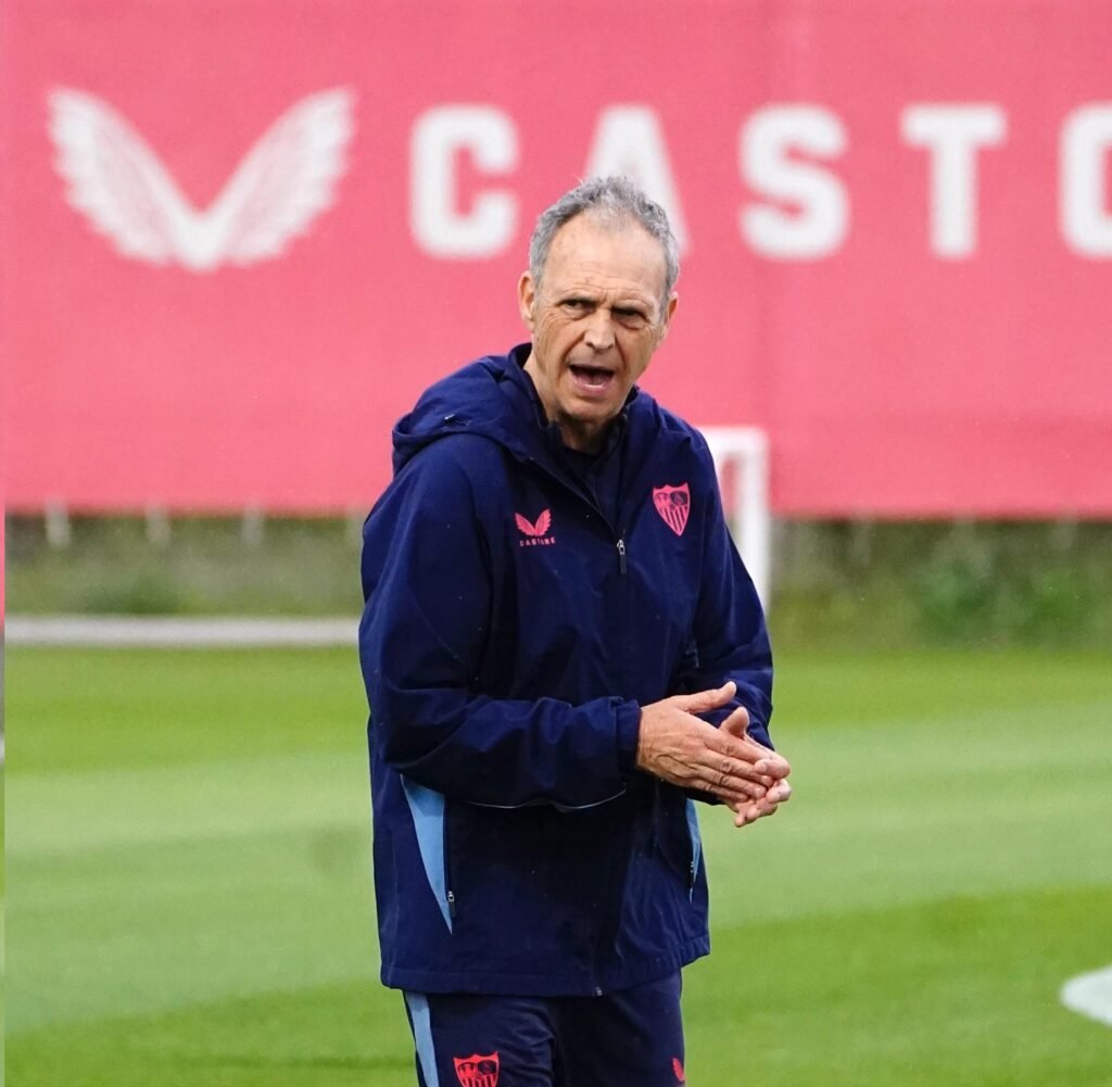Primer-entrenamiento-de-Joaquin-Caparros-en-el-Sevilla-FC.jpg