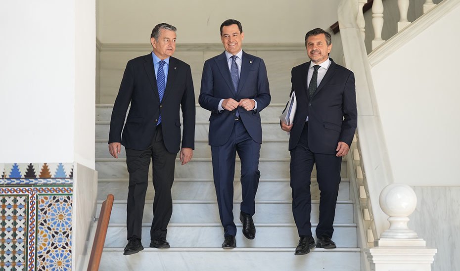 De izquierda a derecha, Antonio Sanz, Juanma Moreno y Toni Martín.
