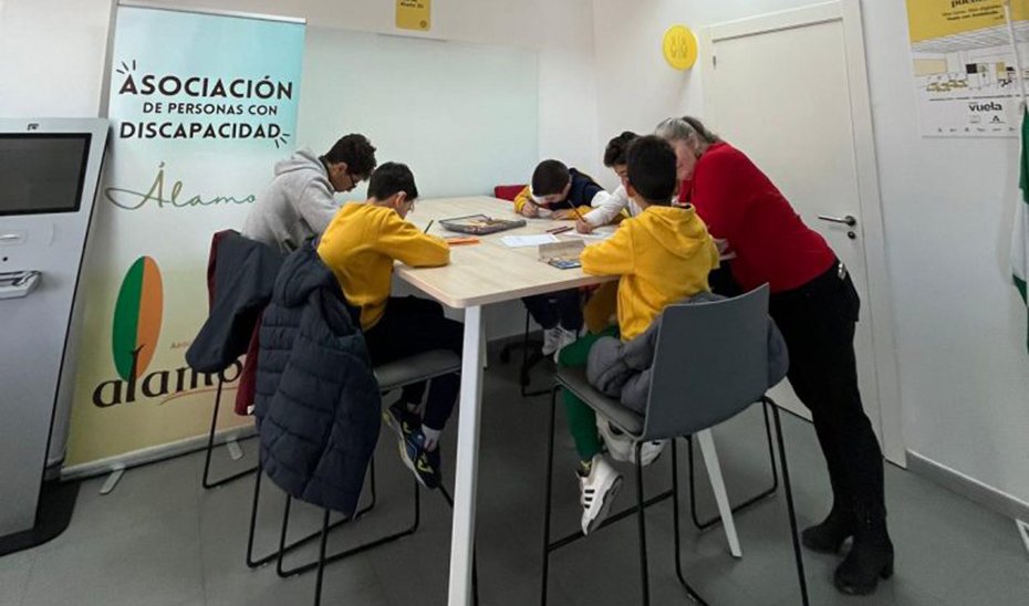 El Punto Vuela La Tejuela de Alcalá la Real, galardonado Premio Nacional Día de Internet 2025 en la categoría de Transformación digital/Acción social ONG.