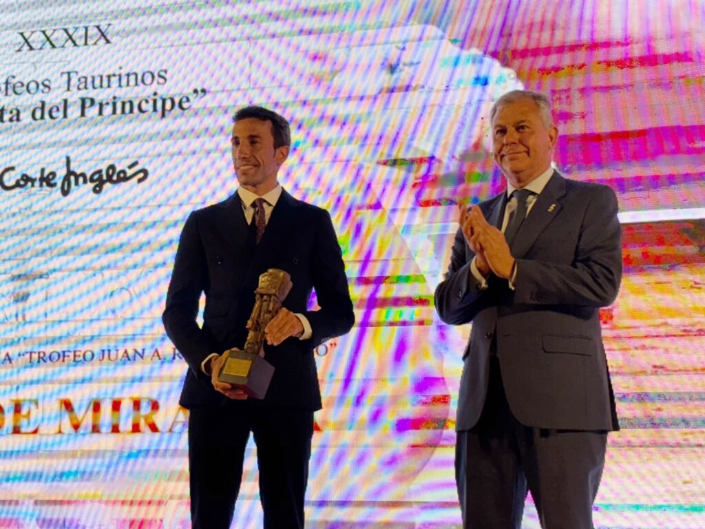 El-alcalde-Sanz-elogia-la-tauromaquia-en-los-Premios-Puerta.jpeg