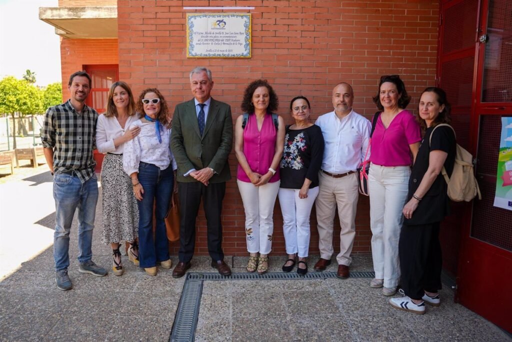 El-alcalde-de-Sevilla-elogia-al-colegio-Azahares-por-su.jpg