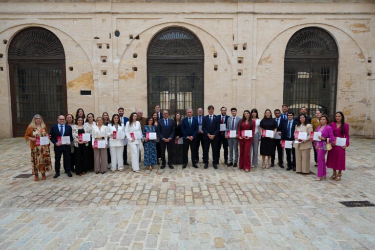 El-alcalde-premia-a-los-mejores-expedientes-universitarios-de-Sevillaembedhttpswwwyoutubecomwatchv4d6IX4MbZuAembed.jpeg