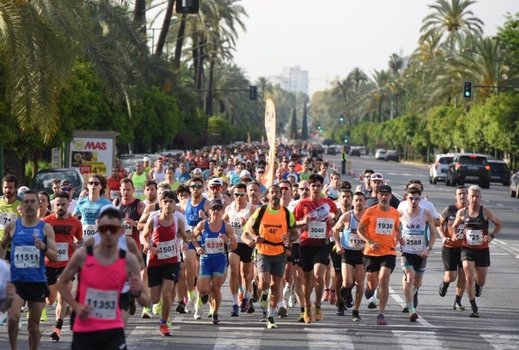 Participacion-masiva-en-la-Carrera-Parque-de-Maria-Luisa.jpg