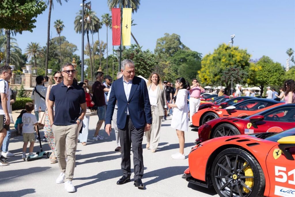 Sevilla-inaugura-la-Ferrari-Cavalcade-con-una-exposicion-de-lujo.jpg