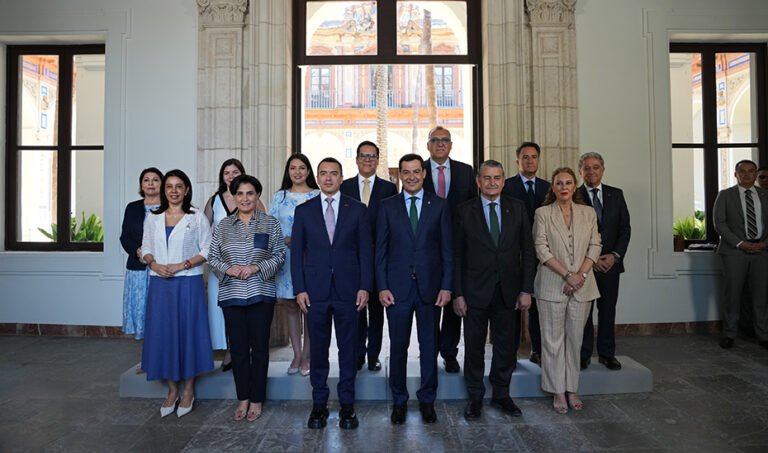 1751226862_Recepcion-de-Juanma-Moreno-al-presidente-de-Ecuador-Daniel-Noboa.jpg