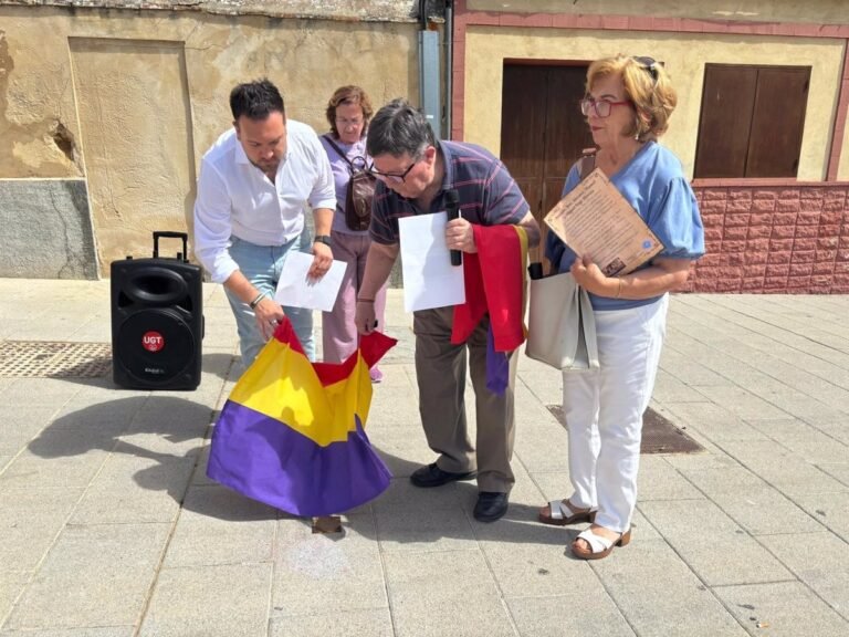 Alcala-de-Guadaira-honra-a-las-victimas-con-siete-placas.jpg