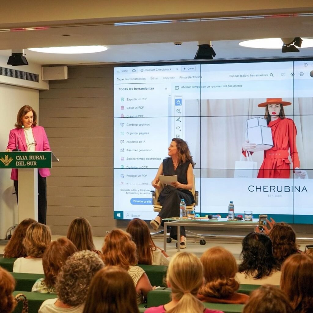Charla-de-la-disenadora-Ana-Garcia-en-Foro-Mujer-Sociedad.jpg