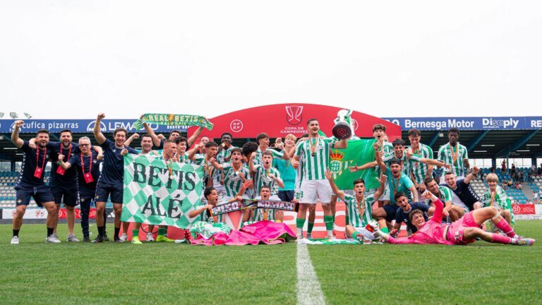 El-Real-Betis-Juvenil-DH-gana-la-Copa-de-Campeones.jpg
