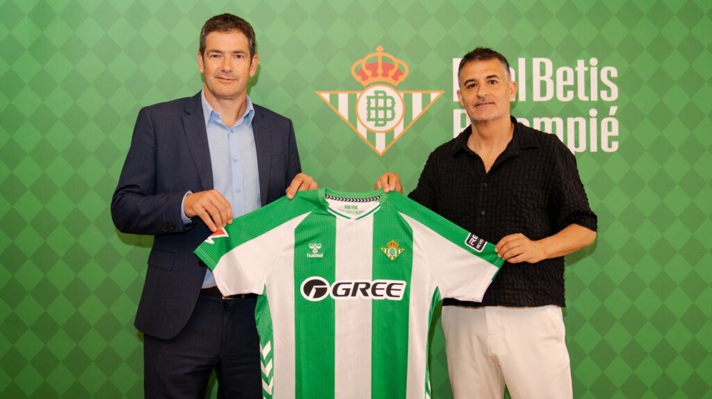 El-Real-Betis-y-hummel-amplian-su-alianza-estrategica-con.jpg