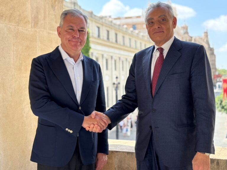 El-alcalde-de-Sevilla-recibe-al-embajador-de-Italia-Giuseppe.jpeg