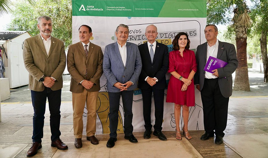 Foto de familia del acto de presentación de las nuevas páginas webs del Servicio Andaluz de Empleo y de Formación Profesional para el Empleo.