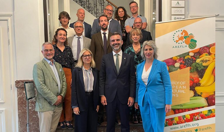 Ramón Fernández-Pacheco, con los miembros del Consejo de Administración de la Asamblea de las Regiones Hortícolas de Europa (AREFLH).