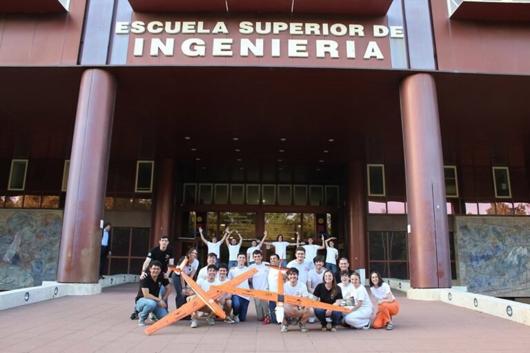 La-US-Sevilla-presenta-sus-aeronaves-no-tripuladas-para-competir.jpg