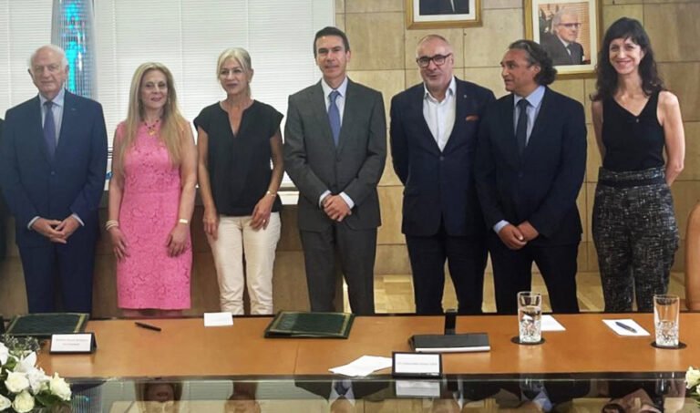Patricia del Pozo ha presidido en Casablanca la firma del acuerdo de colaboración entre el Patronato de la Alhambra y el Generalife y la Fundación Doctora Leila Mezian para poner en marcha en Granada el u0027Espacio Amazighu0027.