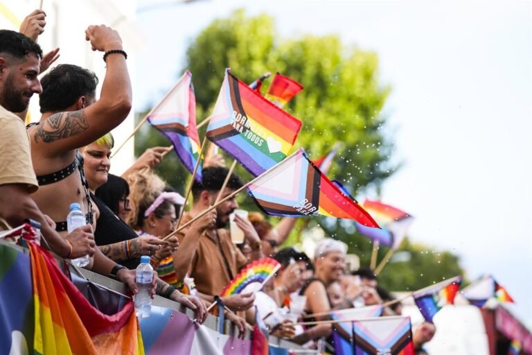 Melody-actua-en-el-Orgullo-de-Sevilla-tras-la-lectura.jpg
