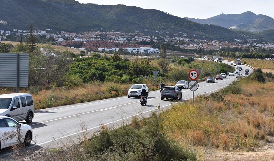 Carretera A-404 de acceso al municipio de Alhaurín de la Torre (Málaga).