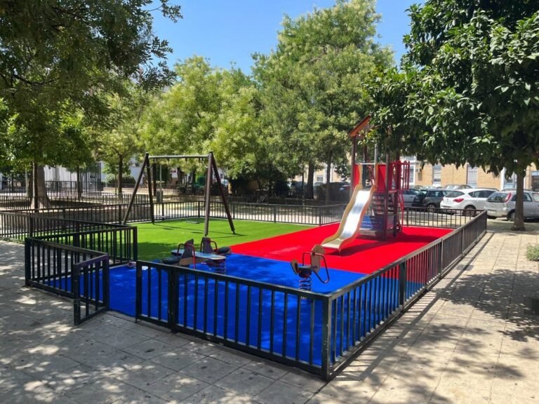 El-Ayuntamiento-de-Sevilla-renueva-suelos-de-seguridad-en-parques.jpg