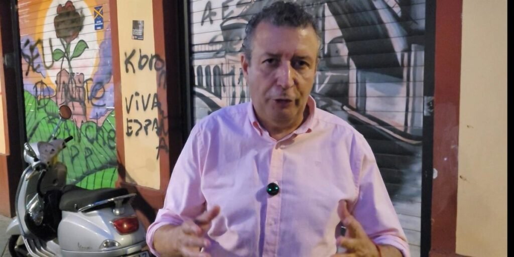 Javier-Fernandez-defiende-valores-del-PSOE-ante-pintadas-y-alerta.jpg