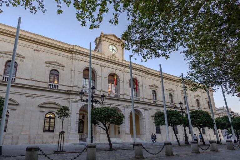El-PSOE-critica-la-paralizacion-de-las-obras-del-Polideportivo.jpg