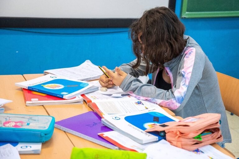 La-Junta-de-Andalucia-invierte-en-libros-de-texto-gratuitos.jpg