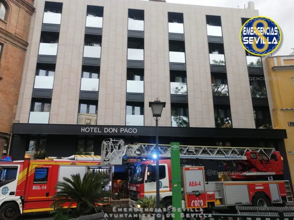 Cinco-personas-atendidas-tras-incendio-en-hotel-de-Sevilla-capital.jpg
