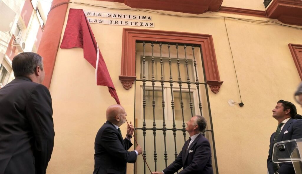 El-Ayuntamiento-de-Sevilla-dedica-una-calle-a-la-Virgen.jpg