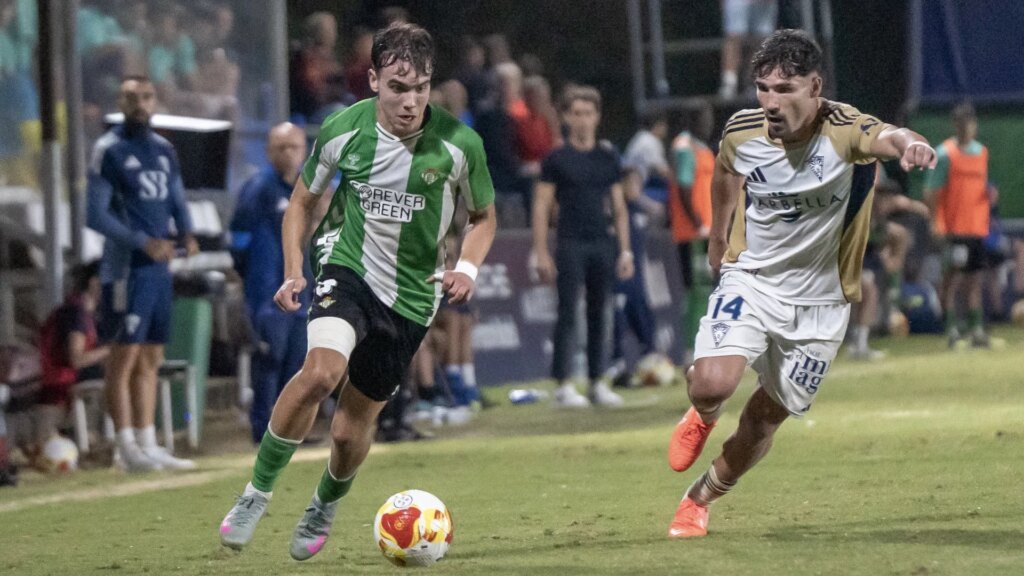 El-Betis-Deportivo-empata-ante-el-Marbella-FC-en-la.jpg