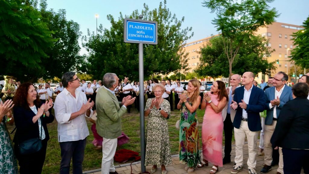 El-alcalde-de-Sevilla-rotula-plaza-en-honor-a-Conchita.jpeg
