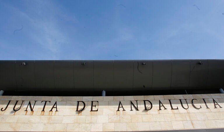 Edificio Torretriana, sede de la Consejería de Economía, Hacienda y Fondo Europeos.