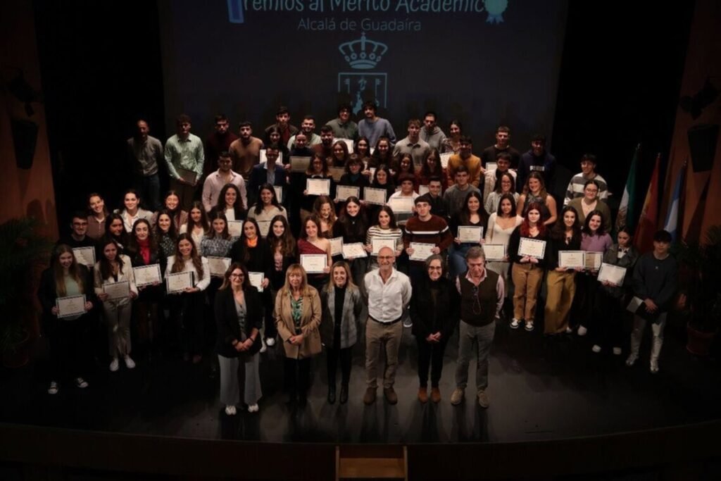 Premios-al-Merito-Academico-en-Alcala-de-Guadaira-con-80900.jpg