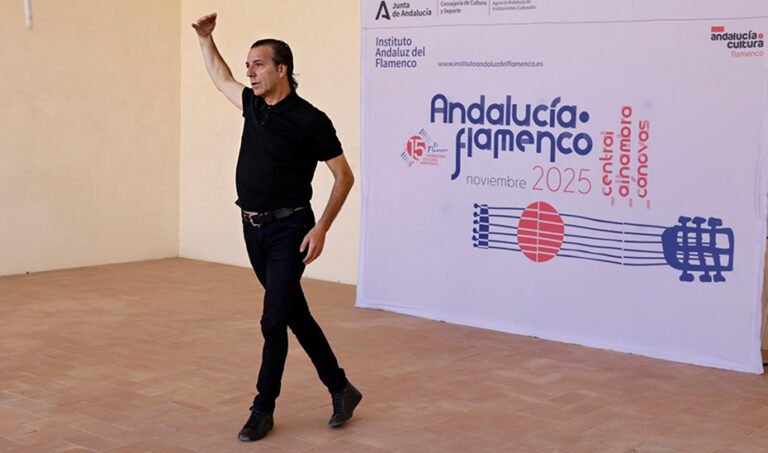 Actuación de Andrés Marín en la presentación de la programación del XV aniversario de la declaración del flamenco como Patrimonio Inmaterial.
