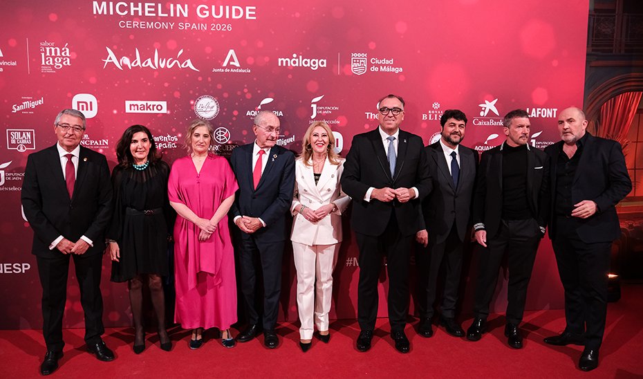 Los consejeros Carolina España, Rocío Blanco y Arturo Bernal, junto a autoridades y personalidades, a su llegada a la Gala de la Guía Michelin 2026.