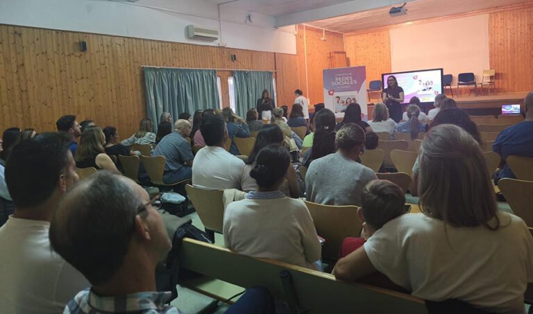 Taller frente a la ciberviolencia de género de las AMPAS de Huelva.