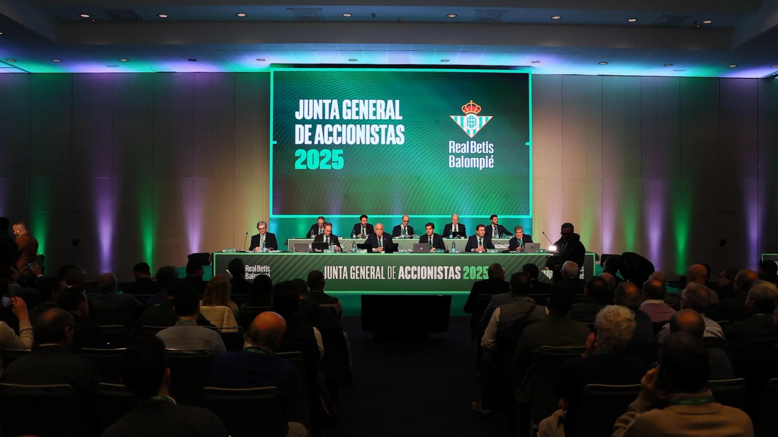 Aprobados los siete puntos del orden del día de la Junta General con el ...