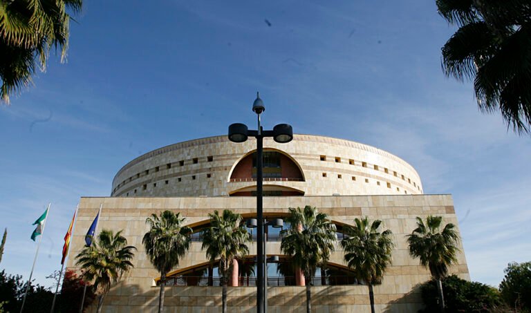 Edificio Torretriana, sede de la Consejería de Economía, Hacienda, Fondos Europeos y Diálogo Social.