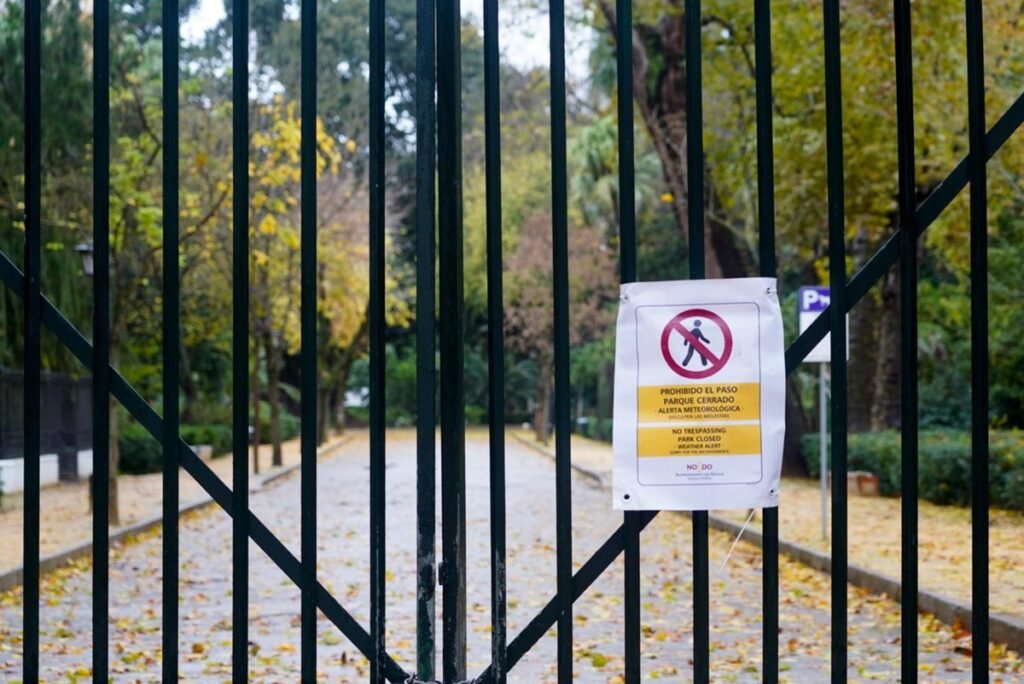 Sevilla-activa-fase-Preemergencia-y-cierra-parques-cementerio-e-instalaciones.jpg
