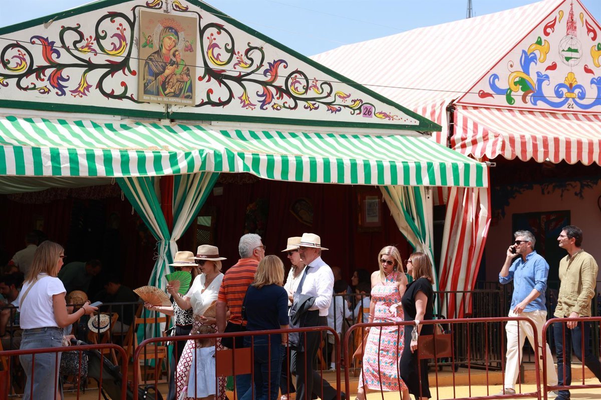 Consejos-para-disfrutar-de-la-Feria-de-Abril-con-personas.jpg