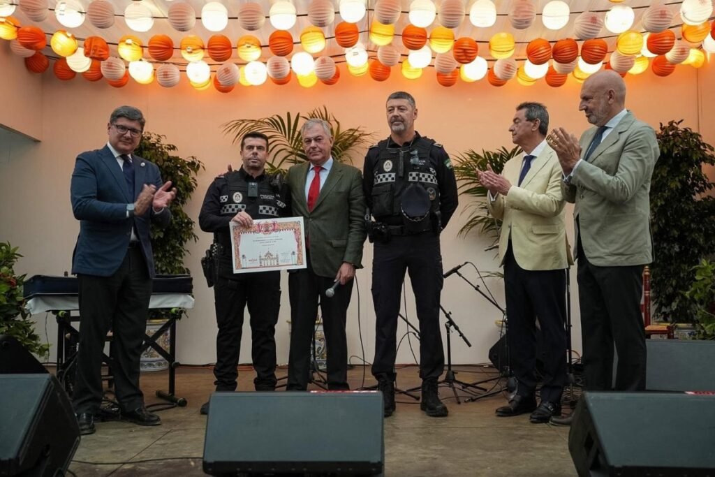 El-alcalde-de-Sevilla-premia-a-servicios-publicos-y-valora.jpg