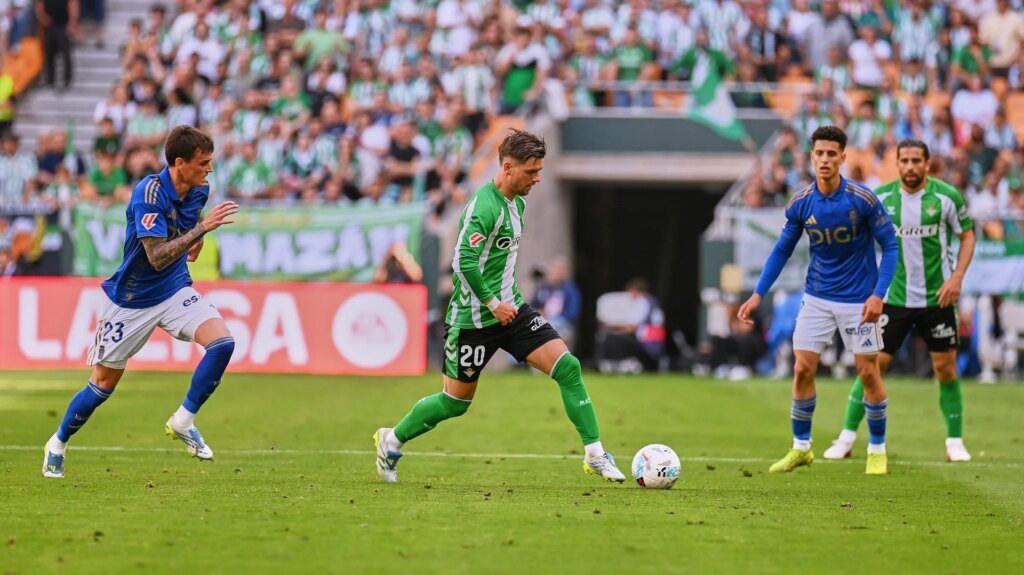 Betis-vence-3-0-al-Real-Oviedo-con-goles-de-Cucho.jpg